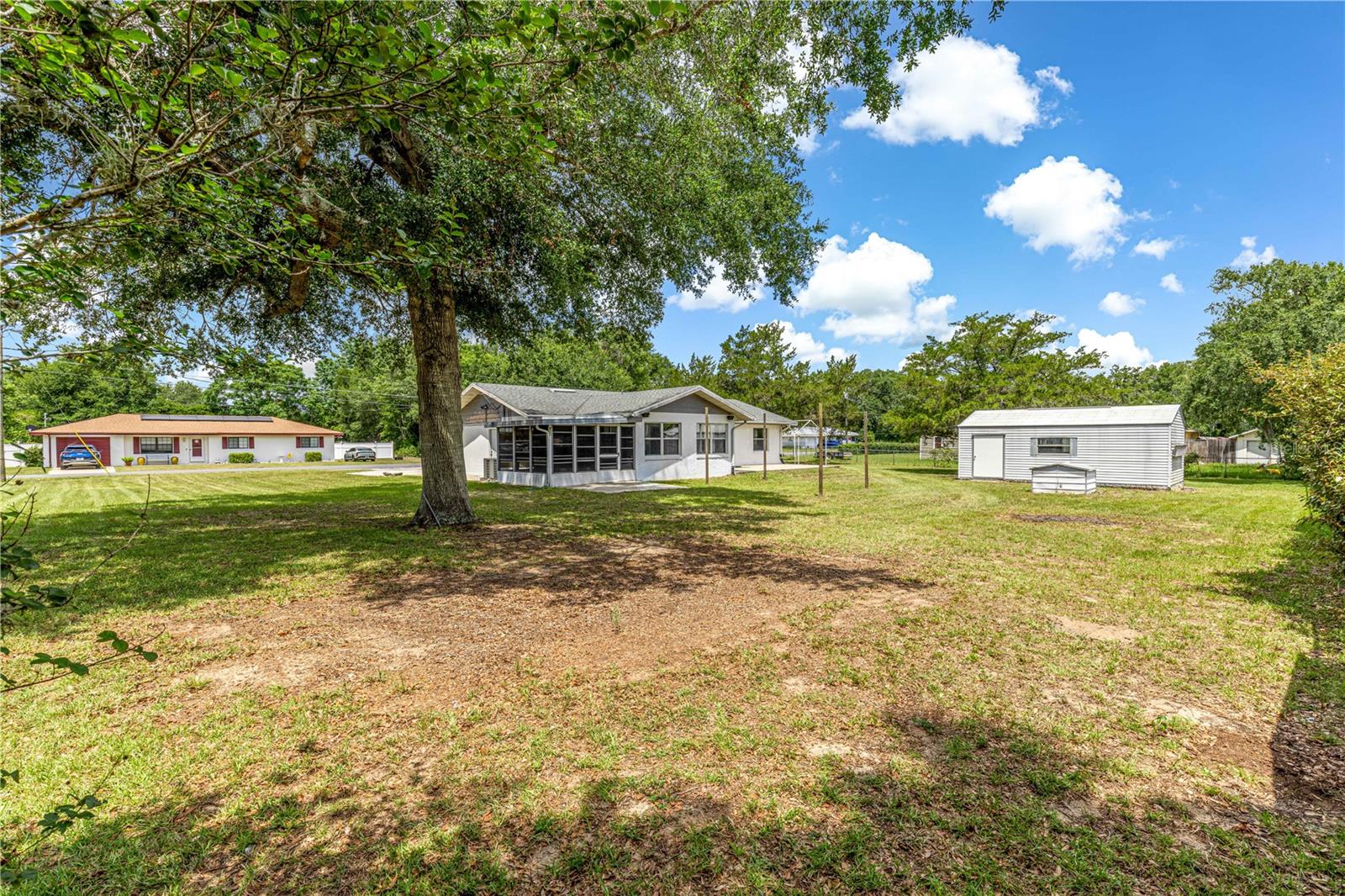 LAKE WEIR GARDENS - Residential