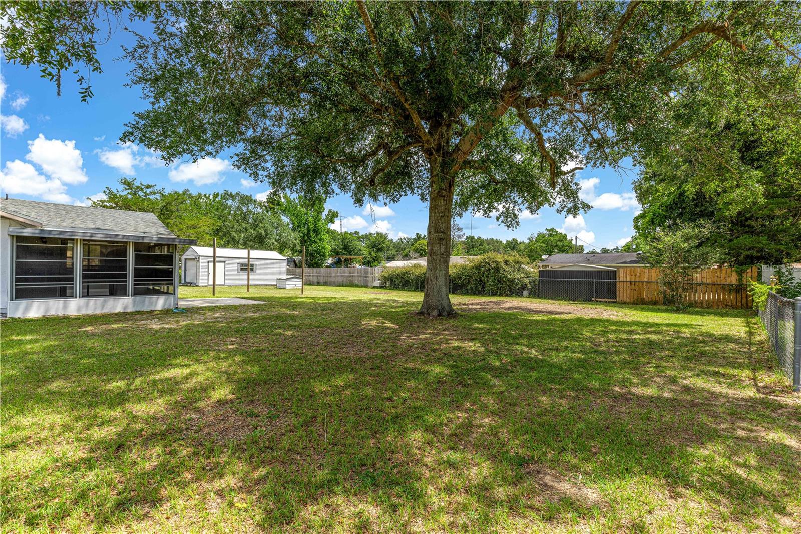 LAKE WEIR GARDENS - Residential