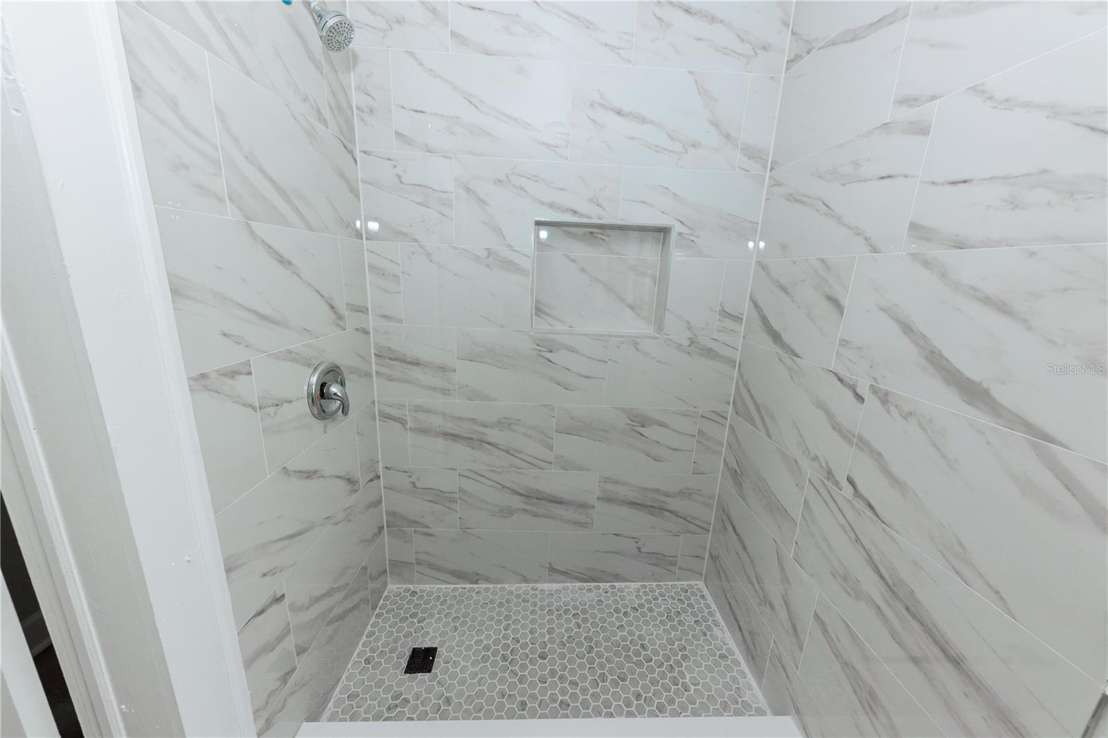 LAUGHNERS LAKEVIEW ADD - Residential