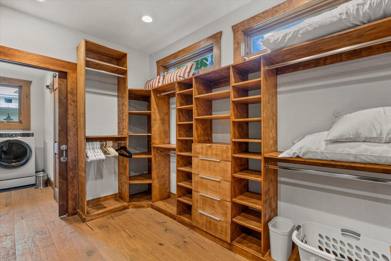 BAY BEACH - Residential Income