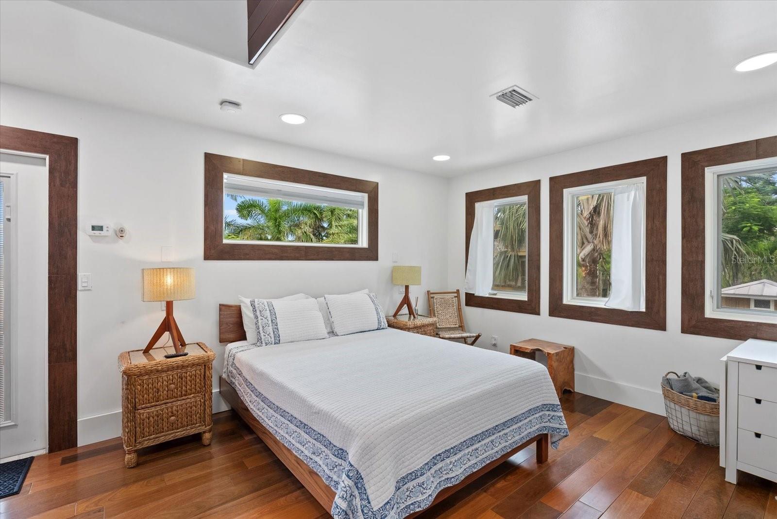 BAY BEACH - Residential Income