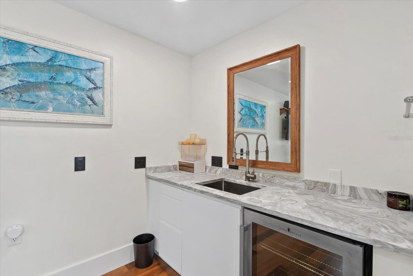 BAY BEACH - Residential Income