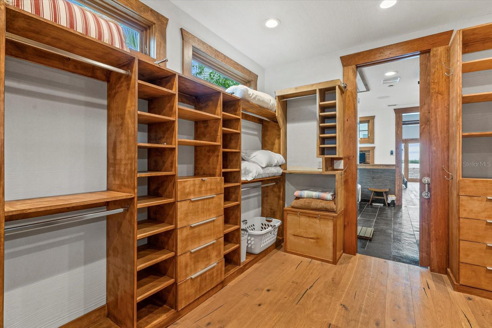 BAY BEACH - Residential Income