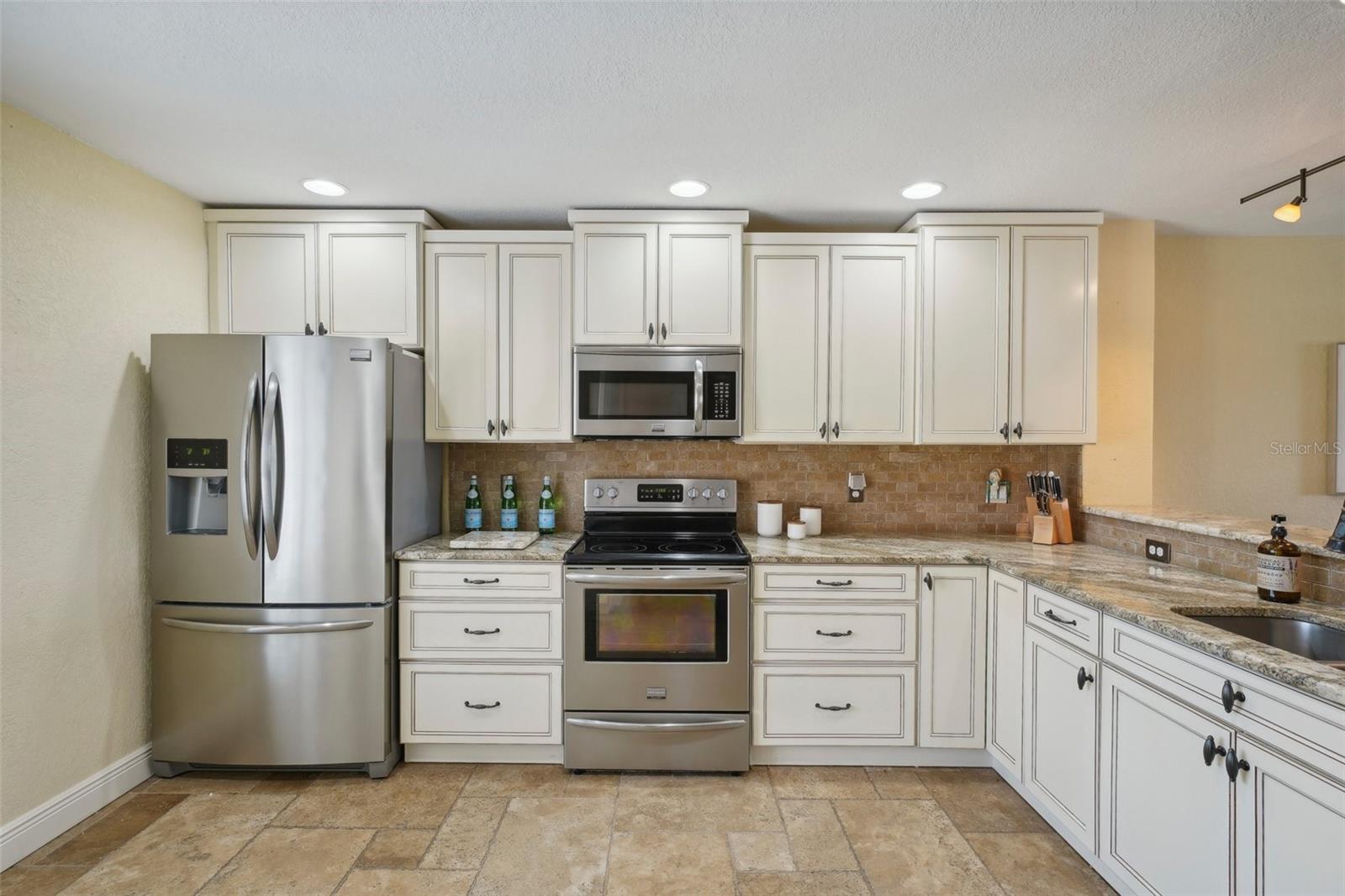 PALM ISLAND TOWNHOMES - Residential Lease