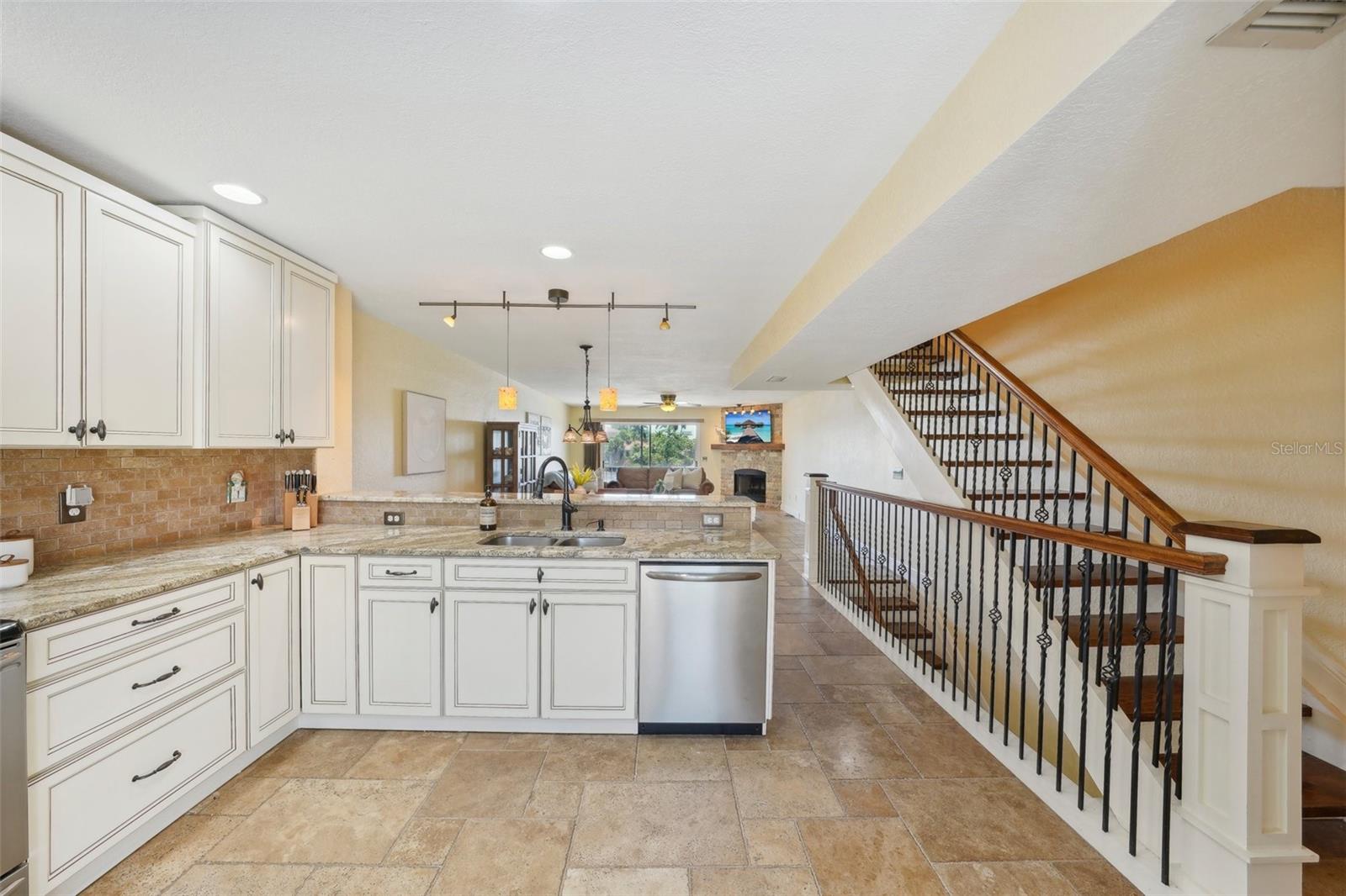 PALM ISLAND TOWNHOMES - Residential Lease