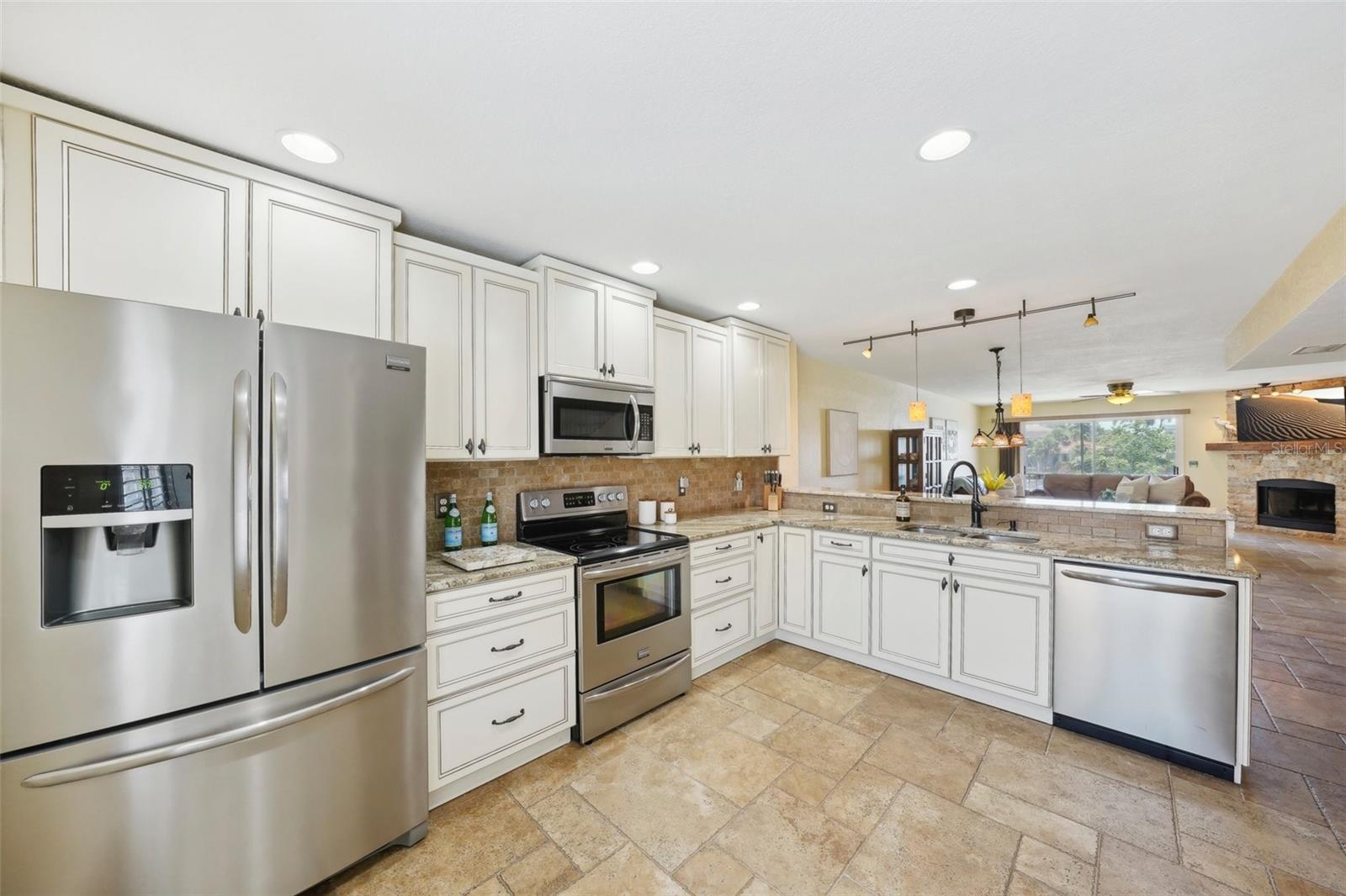 PALM ISLAND TOWNHOMES - Residential Lease