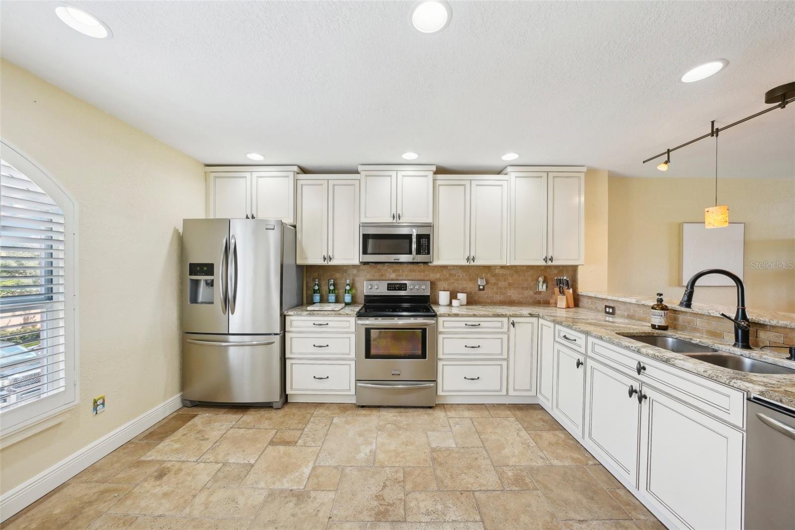 PALM ISLAND TOWNHOMES - Residential Lease