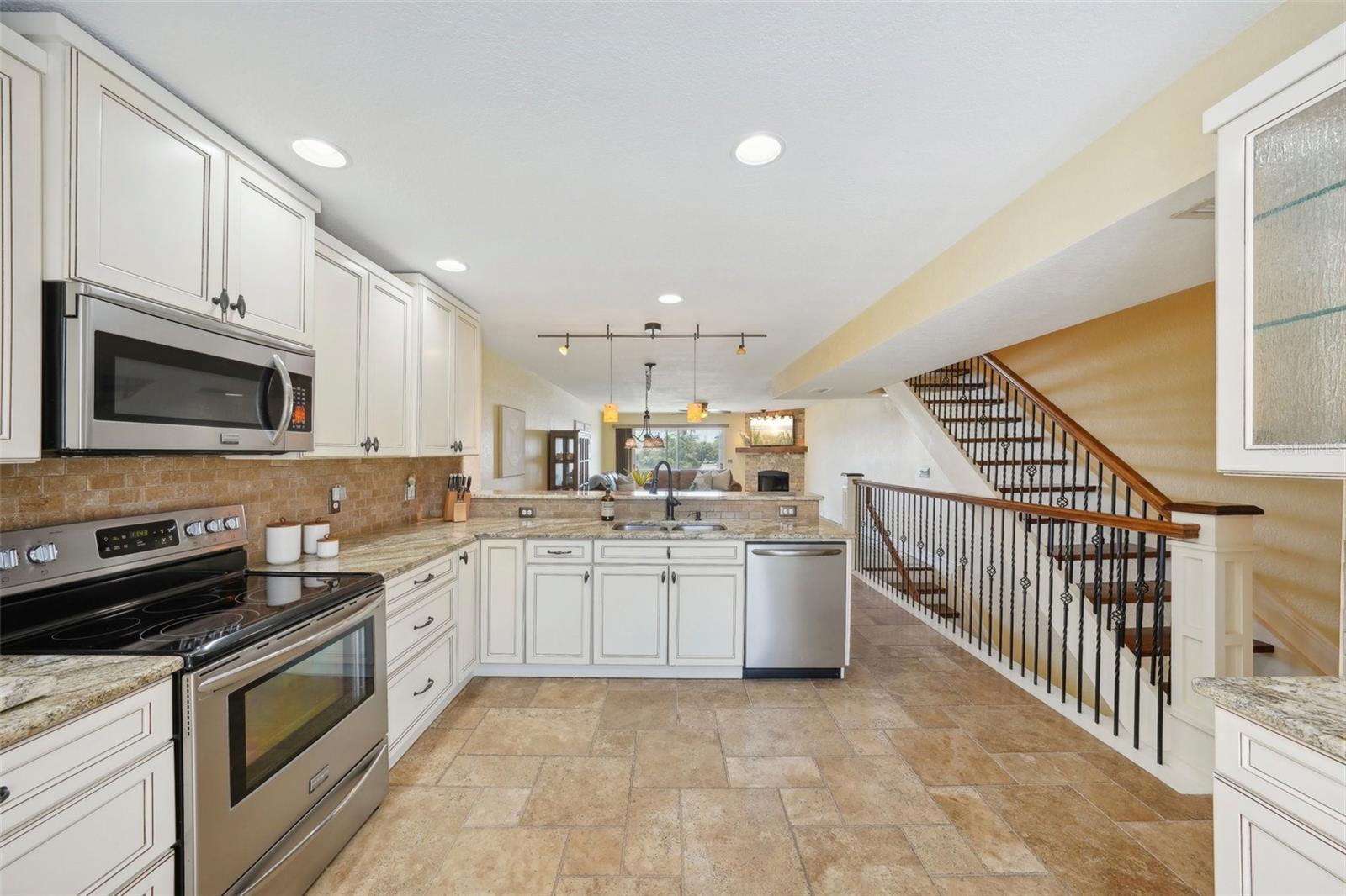 PALM ISLAND TOWNHOMES - Residential Lease