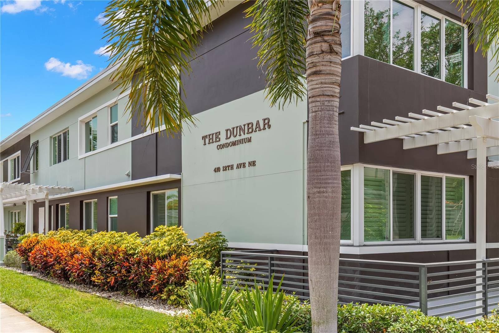 DUNBAR THE CONDO - Residential Lease
