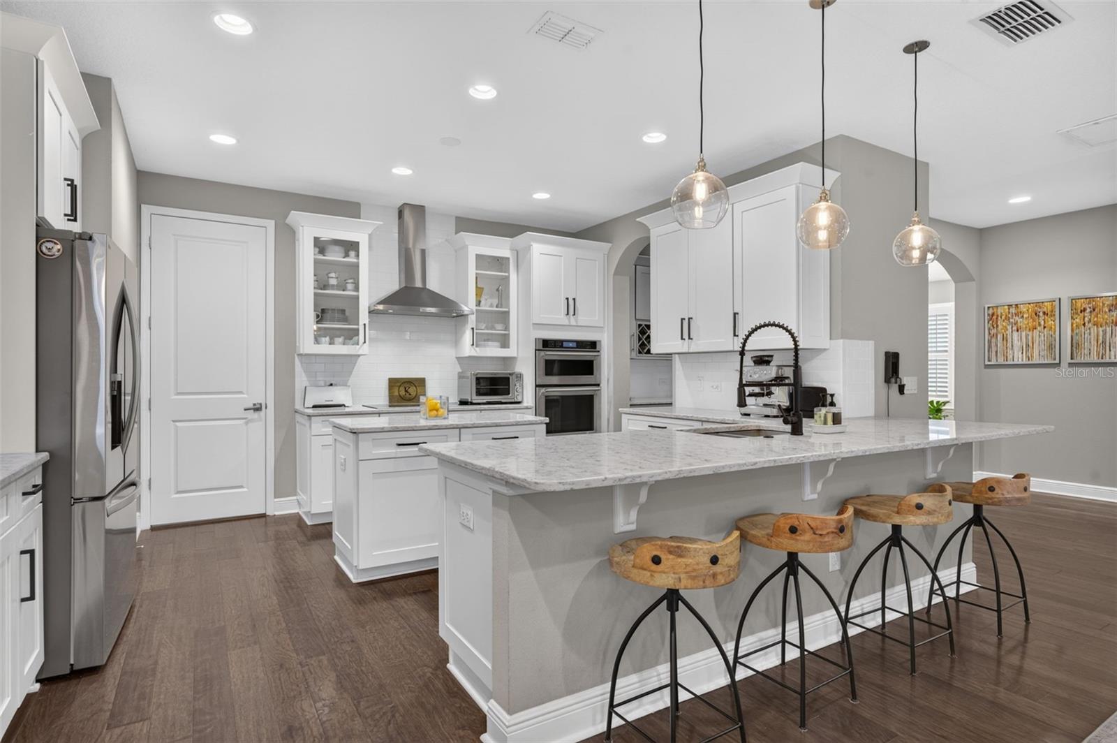 LAKESIDE ESTATES - Residential