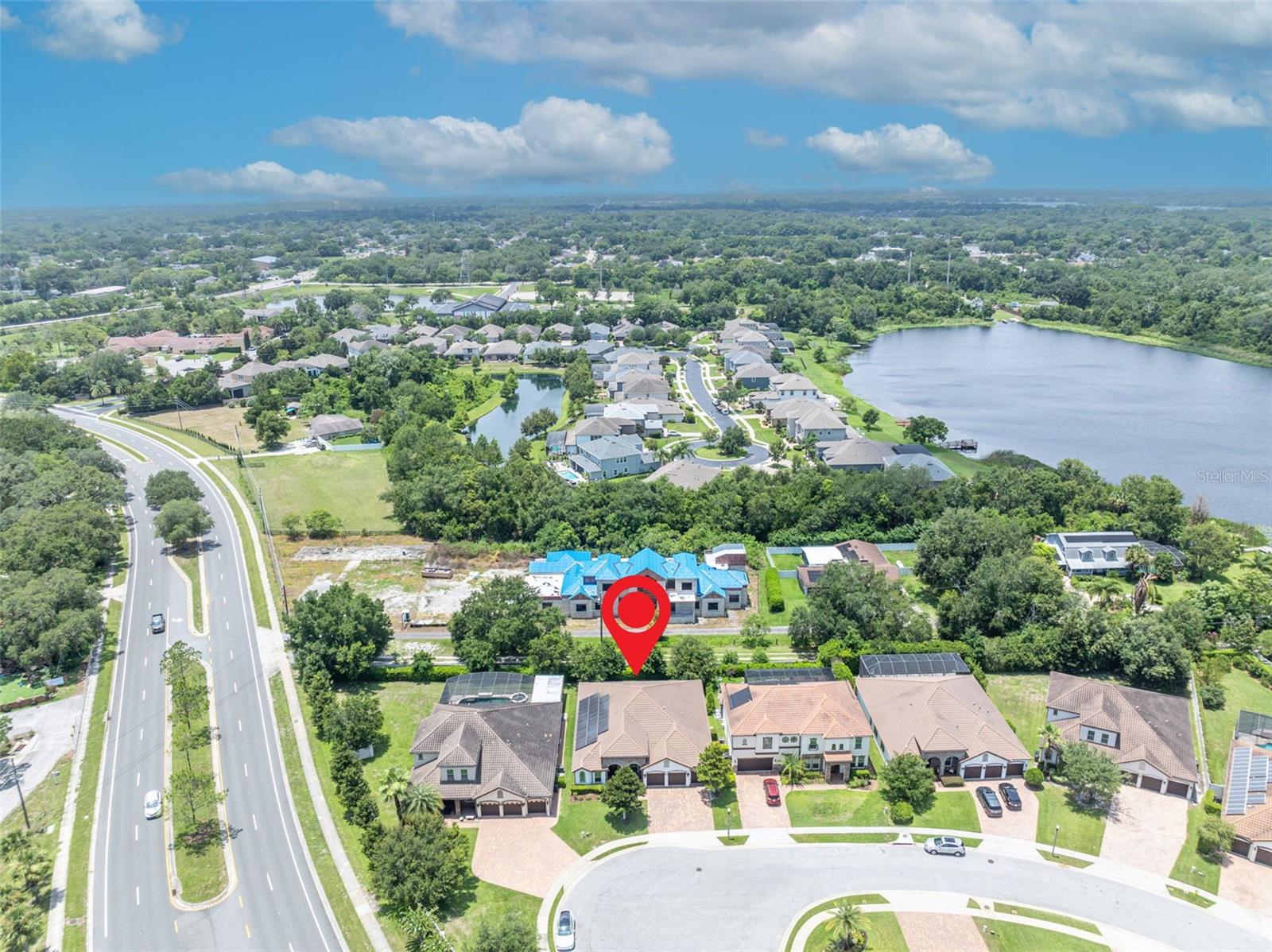 LAKESIDE ESTATES - Residential