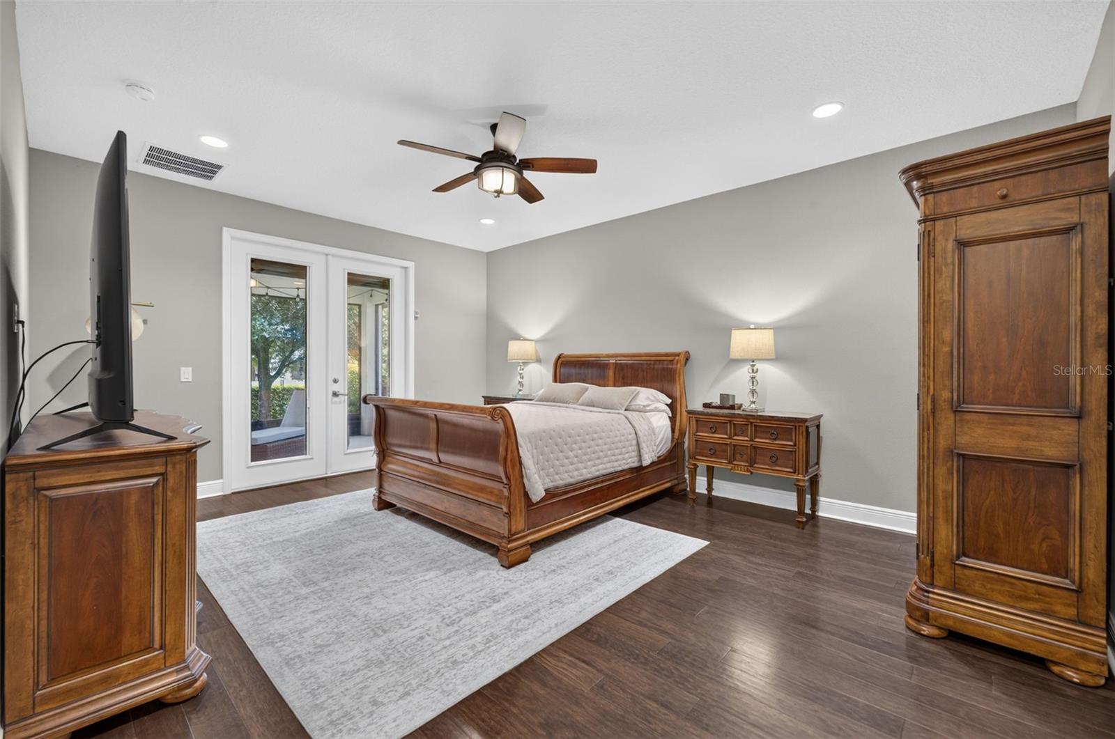LAKESIDE ESTATES - Residential