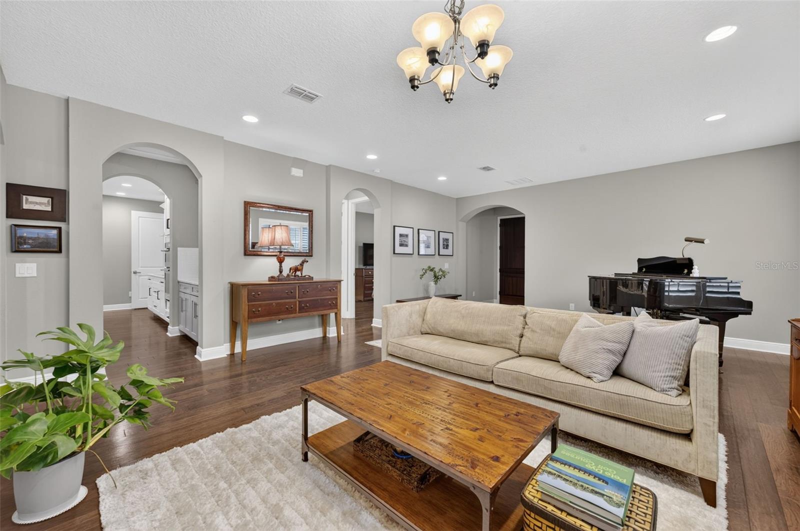 LAKESIDE ESTATES - Residential