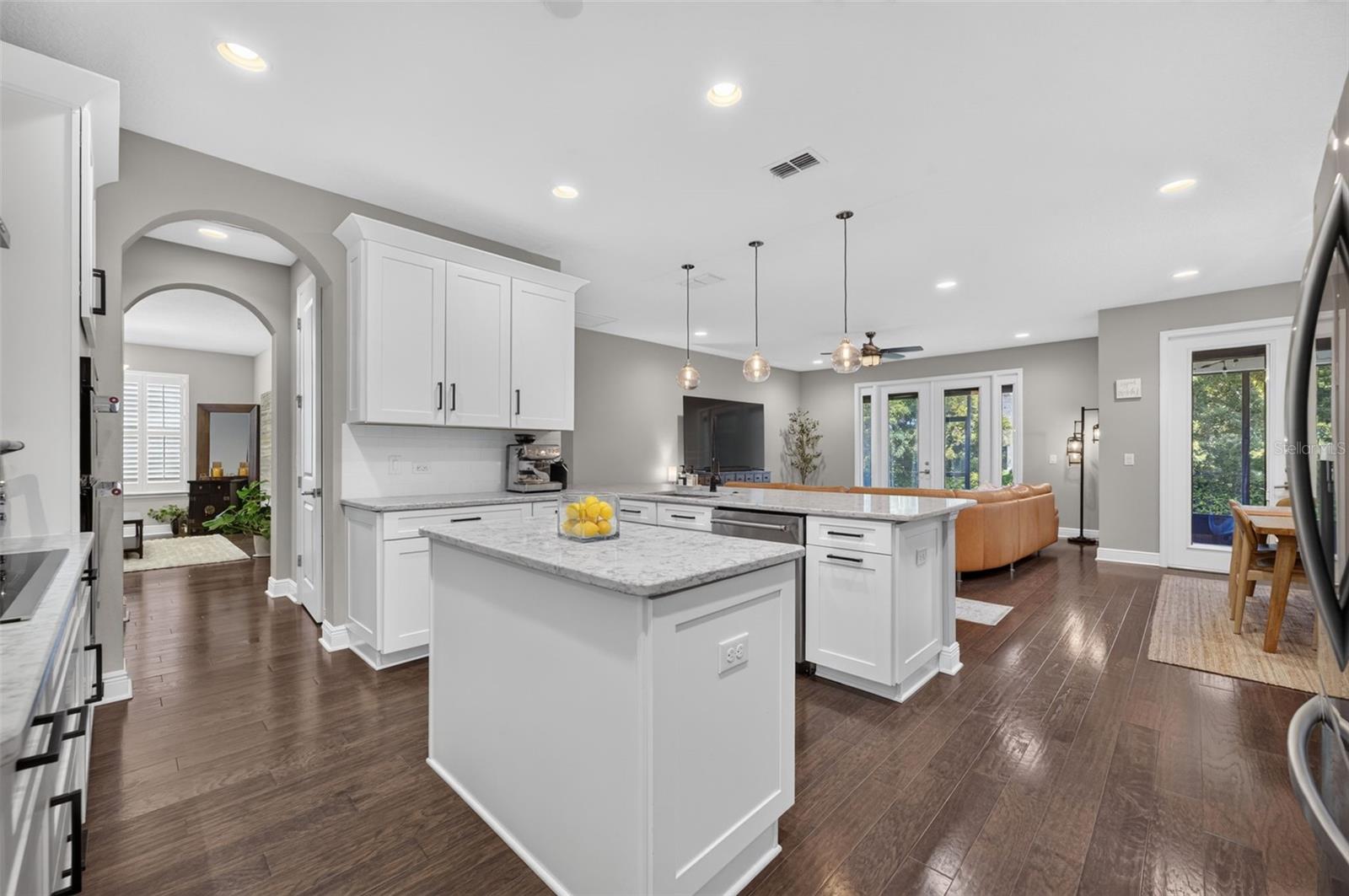LAKESIDE ESTATES - Residential