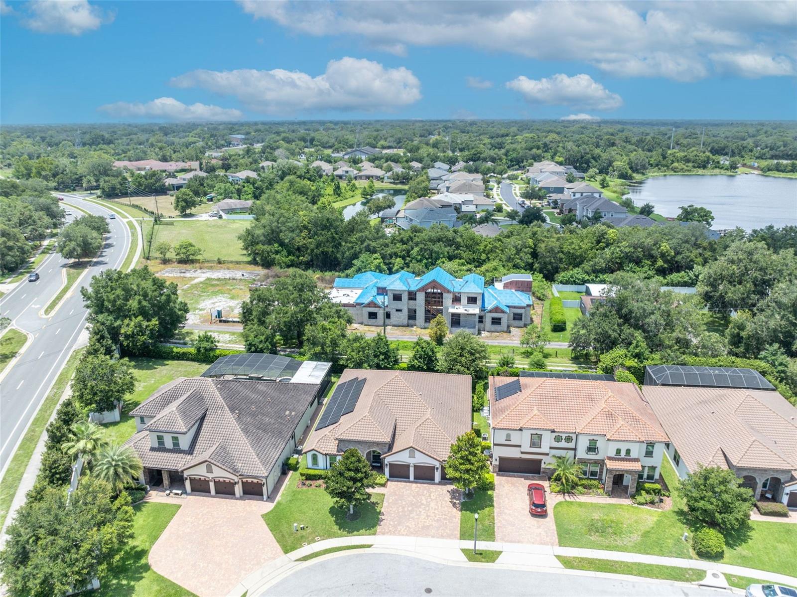 LAKESIDE ESTATES - Residential
