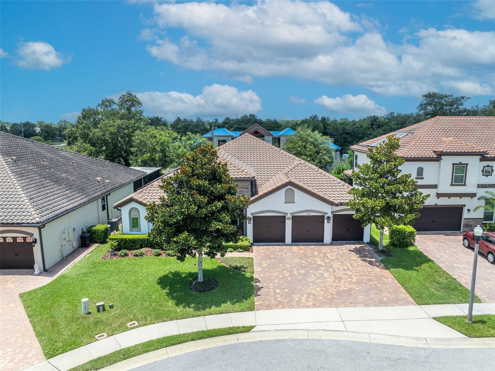 LAKESIDE ESTATES - Residential