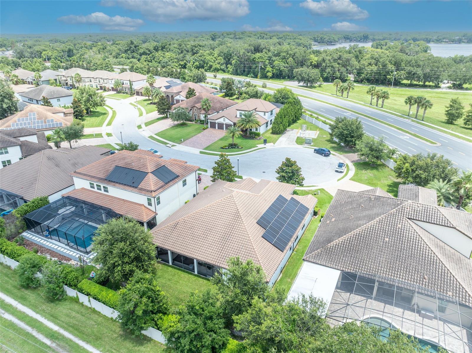 LAKESIDE ESTATES - Residential