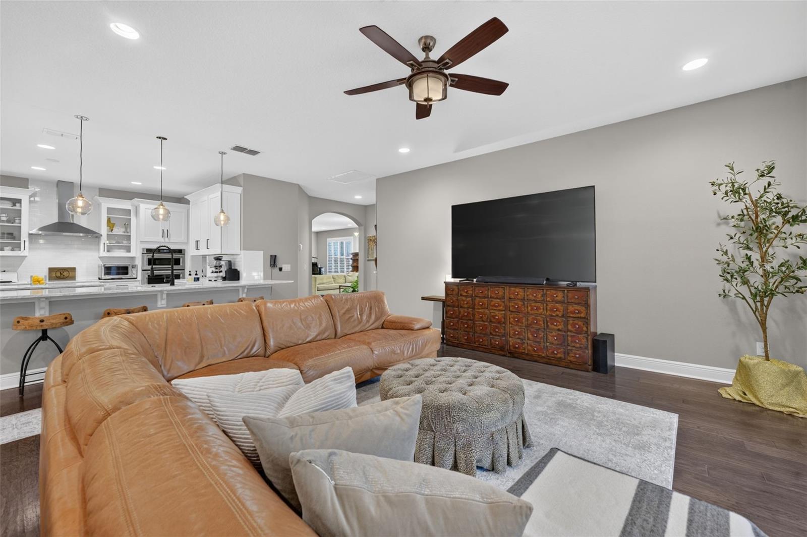 LAKESIDE ESTATES - Residential