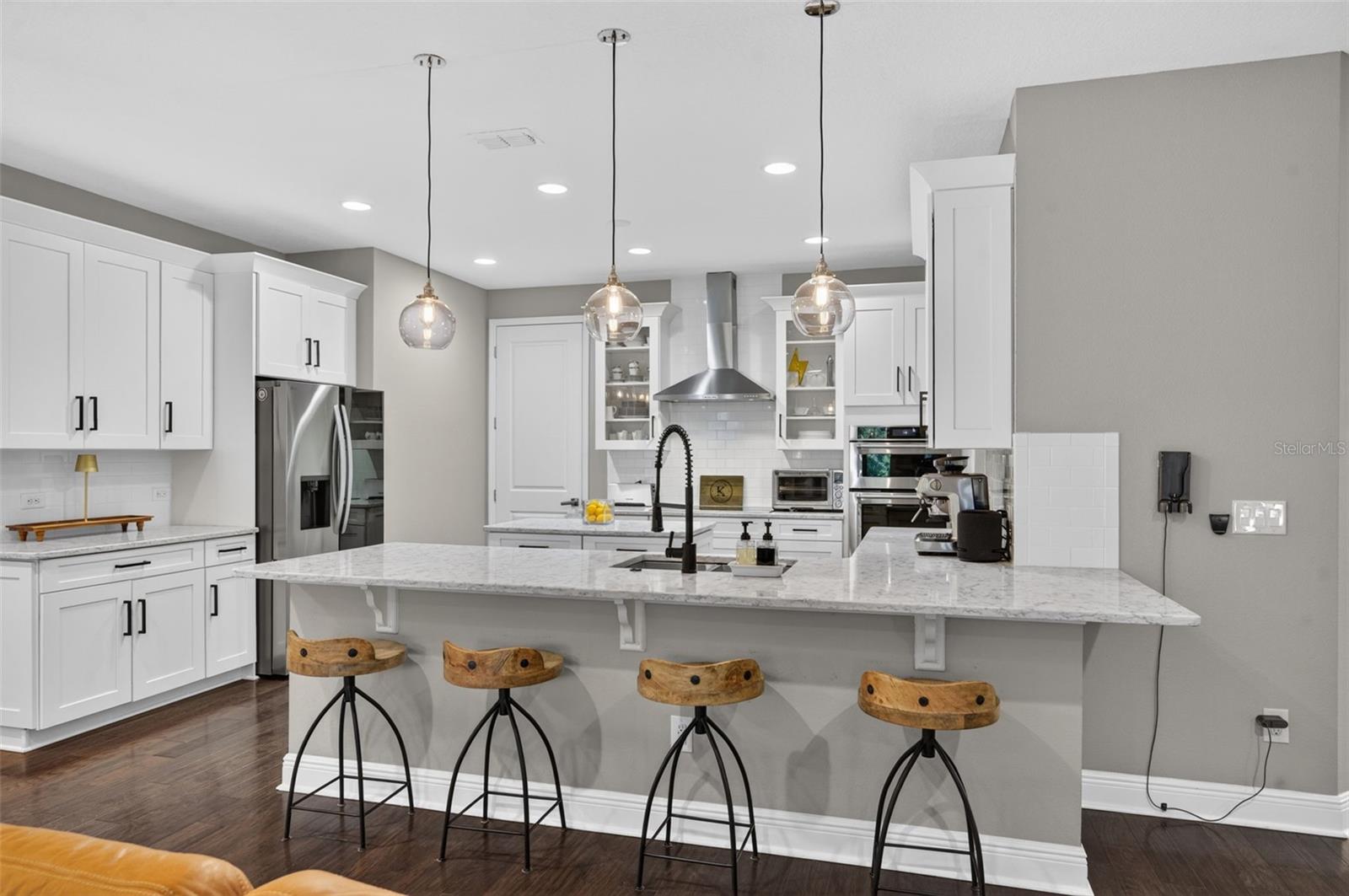 LAKESIDE ESTATES - Residential