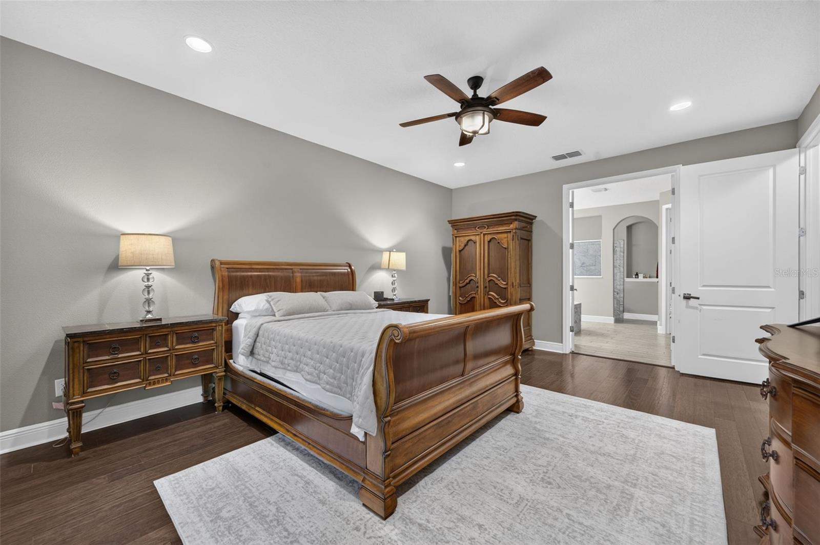 LAKESIDE ESTATES - Residential