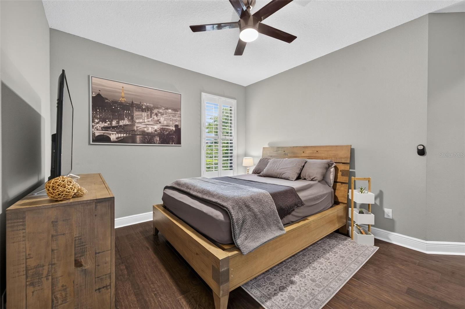LAKESIDE ESTATES - Residential
