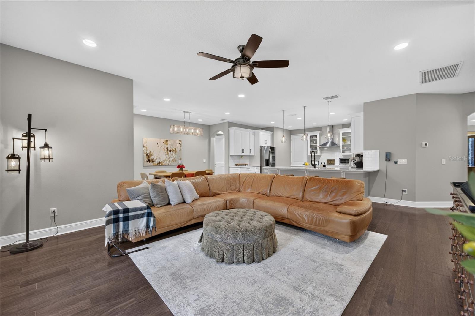 LAKESIDE ESTATES - Residential