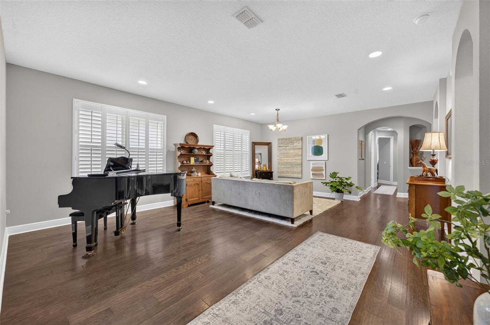 LAKESIDE ESTATES - Residential