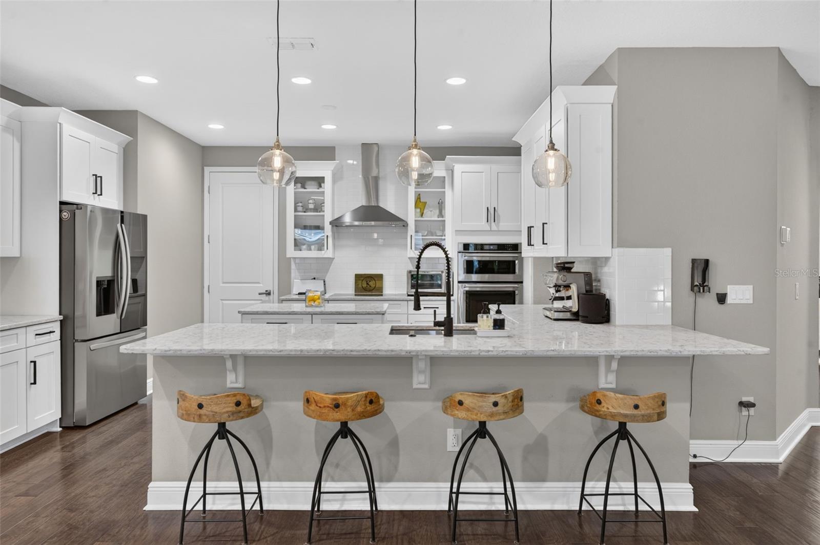 LAKESIDE ESTATES - Residential