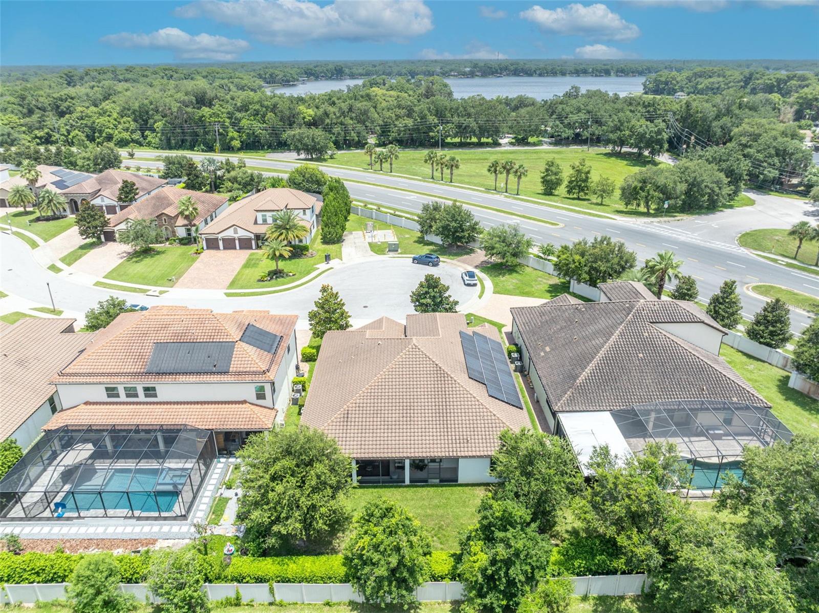 LAKESIDE ESTATES - Residential