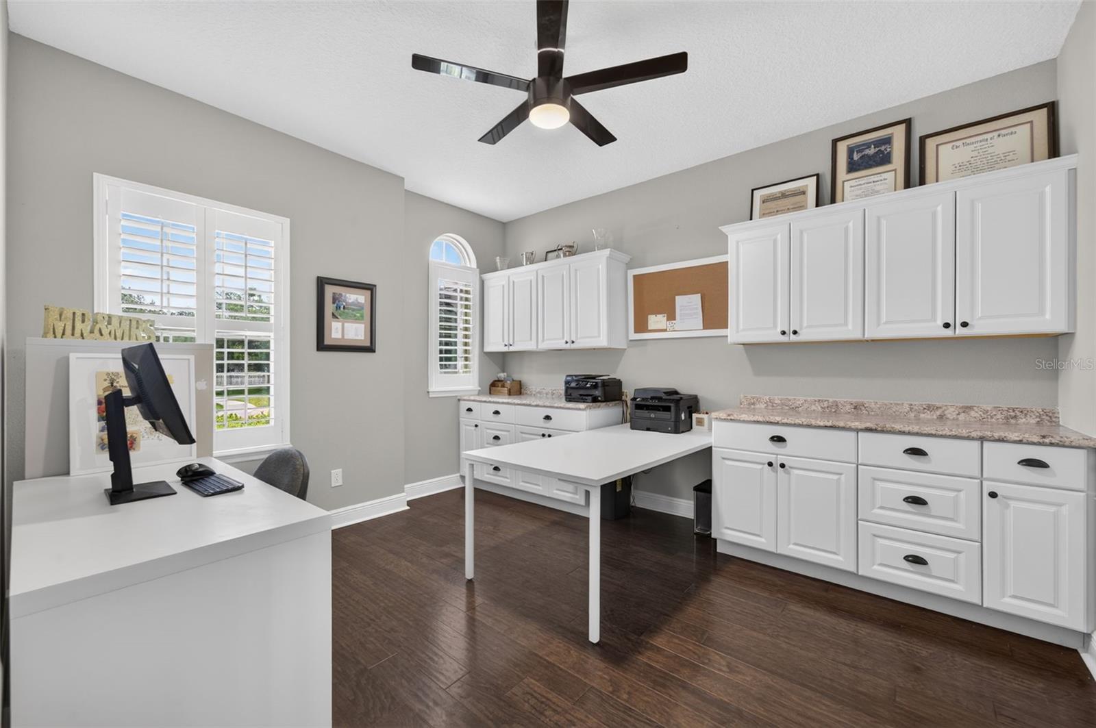LAKESIDE ESTATES - Residential