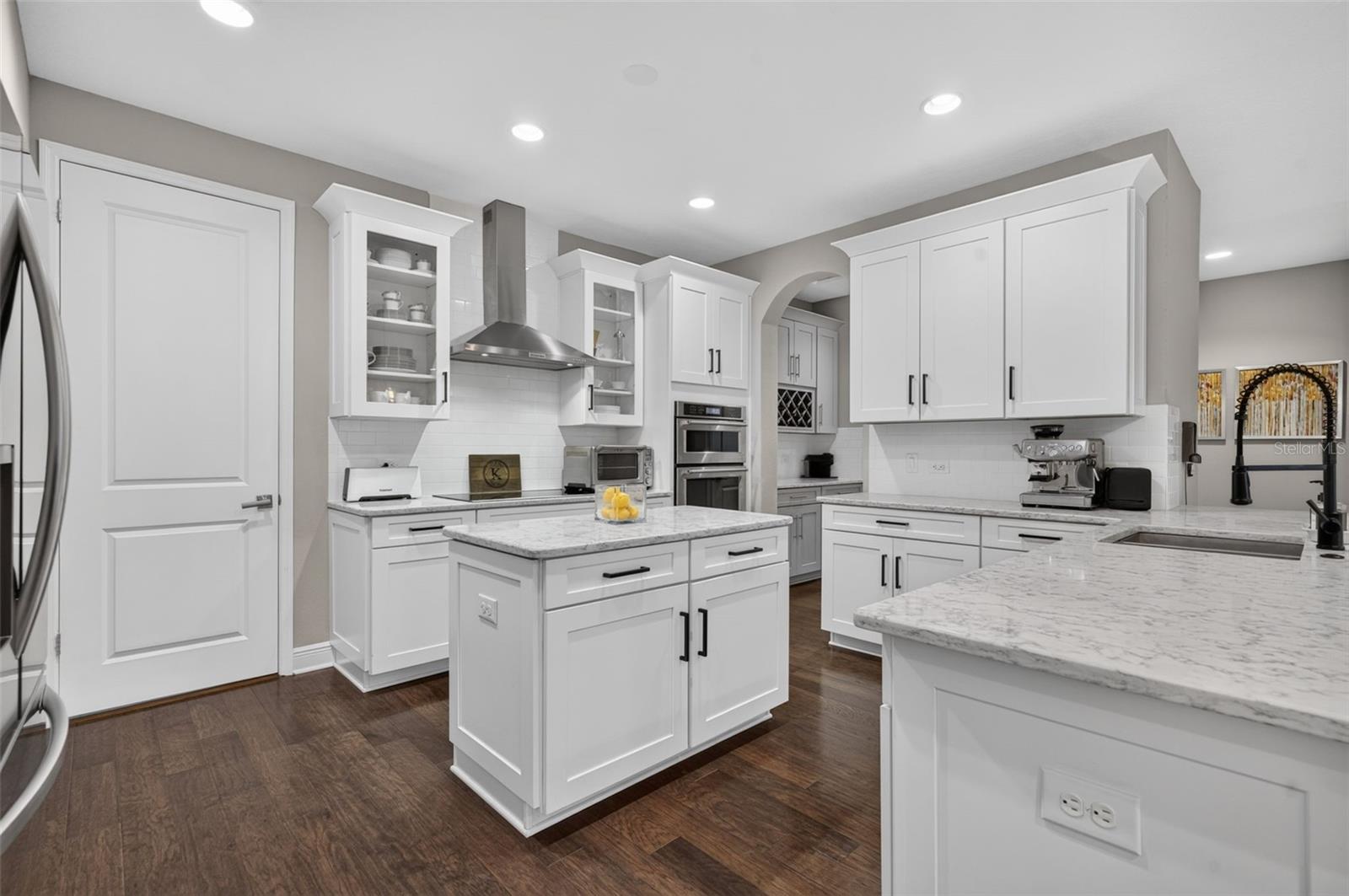 LAKESIDE ESTATES - Residential