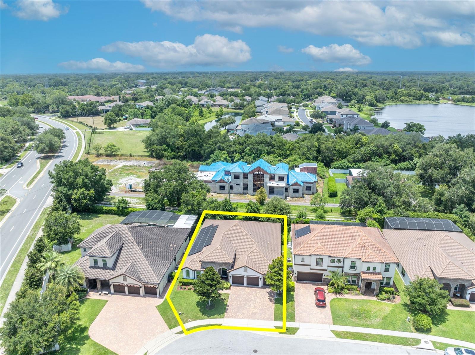 LAKESIDE ESTATES - Residential