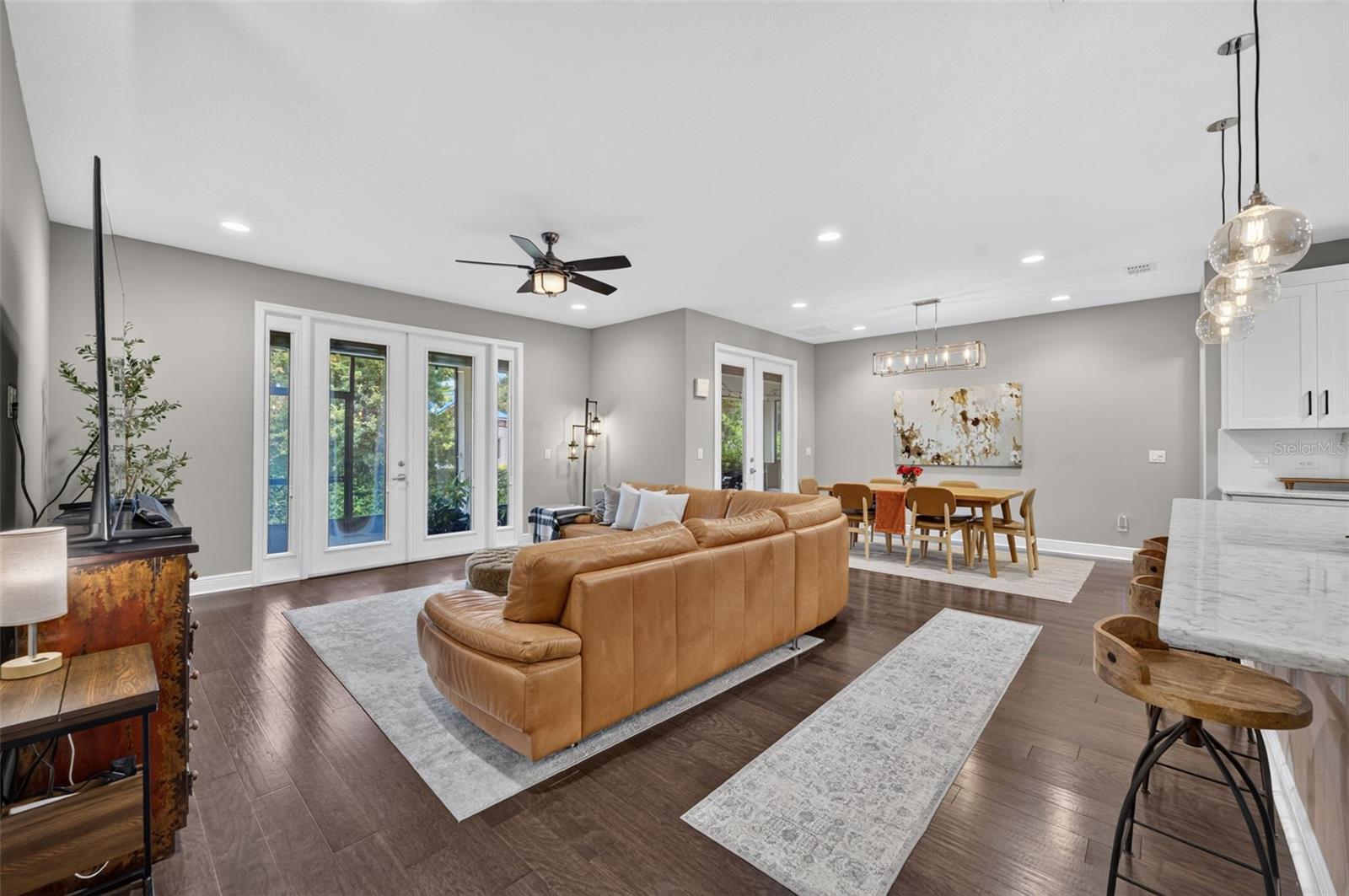 LAKESIDE ESTATES - Residential