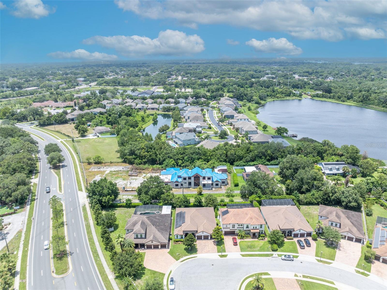 LAKESIDE ESTATES - Residential