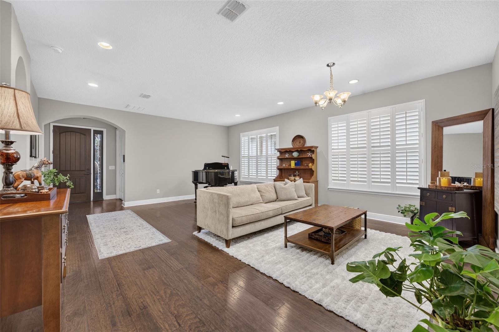 LAKESIDE ESTATES - Residential