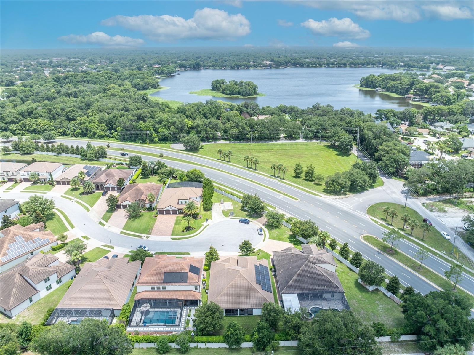 LAKESIDE ESTATES - Residential