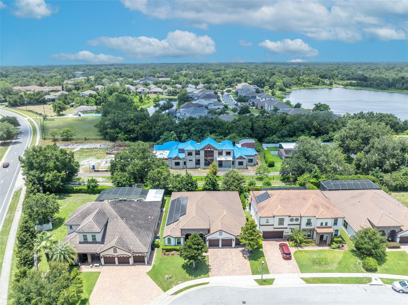 LAKESIDE ESTATES - Residential
