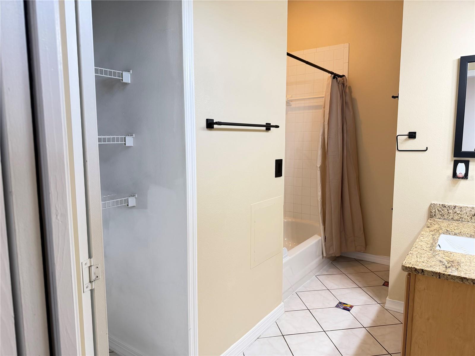 TOWNHOMES ROSEMONT GREEN - Residential Lease