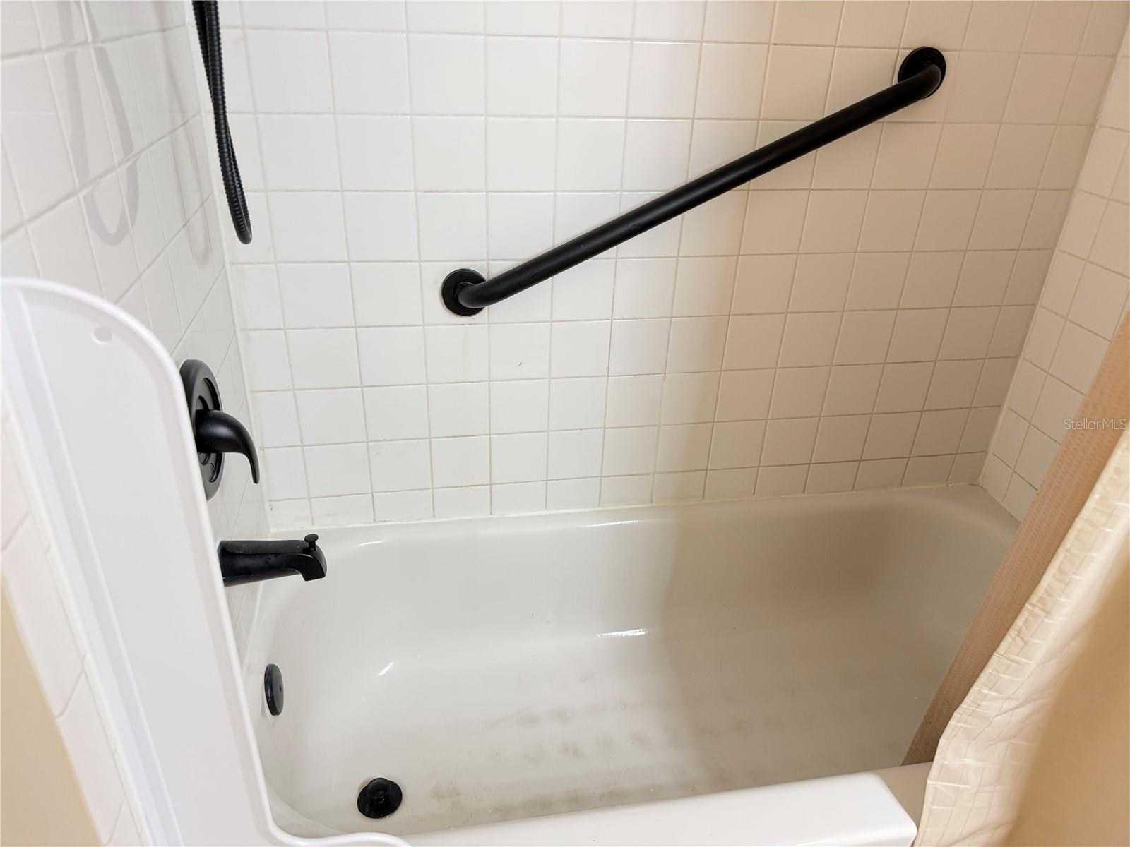 TOWNHOMES ROSEMONT GREEN - Residential Lease