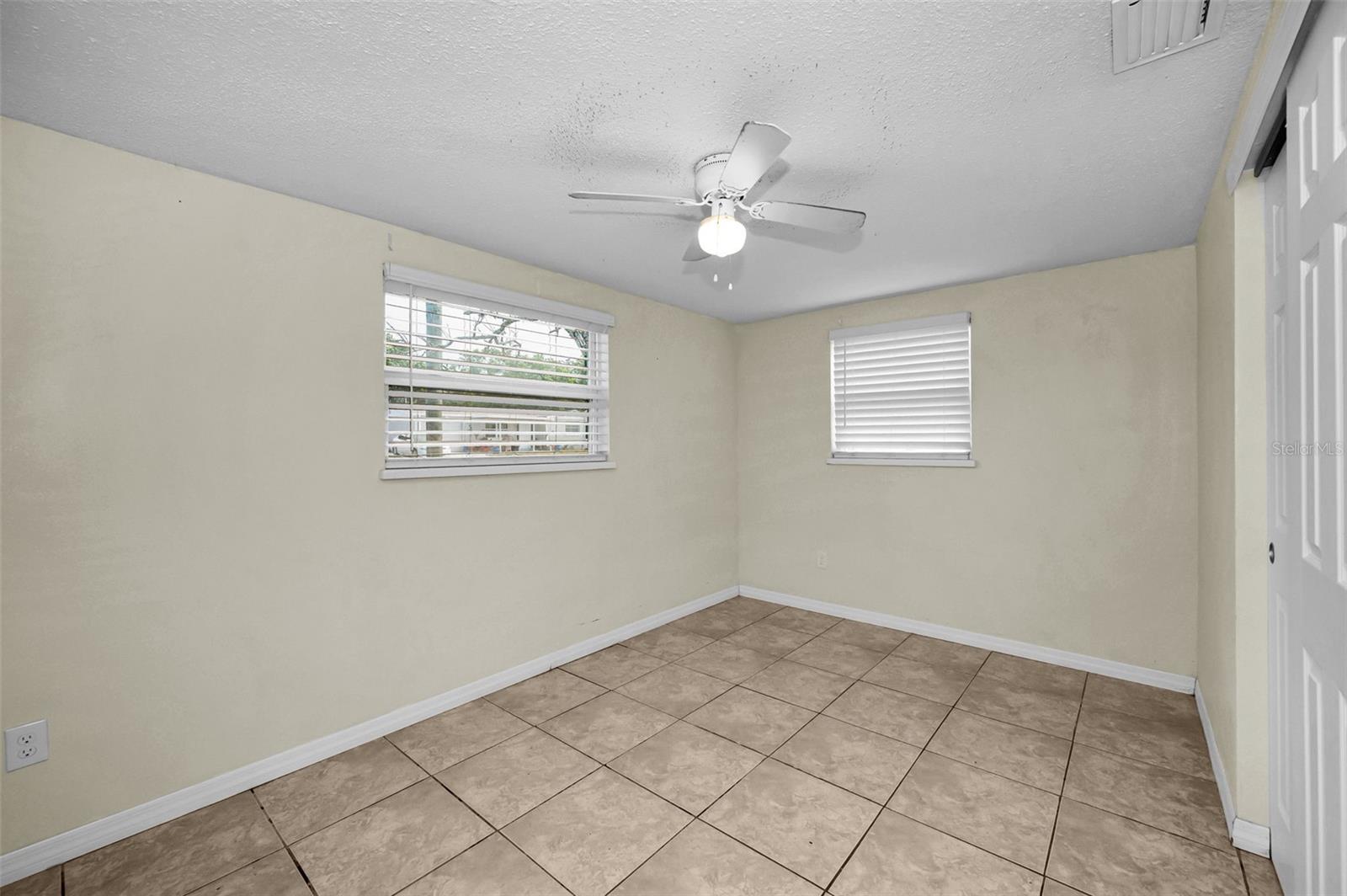 COUNTRY CLUB ESTATES - Residential Lease