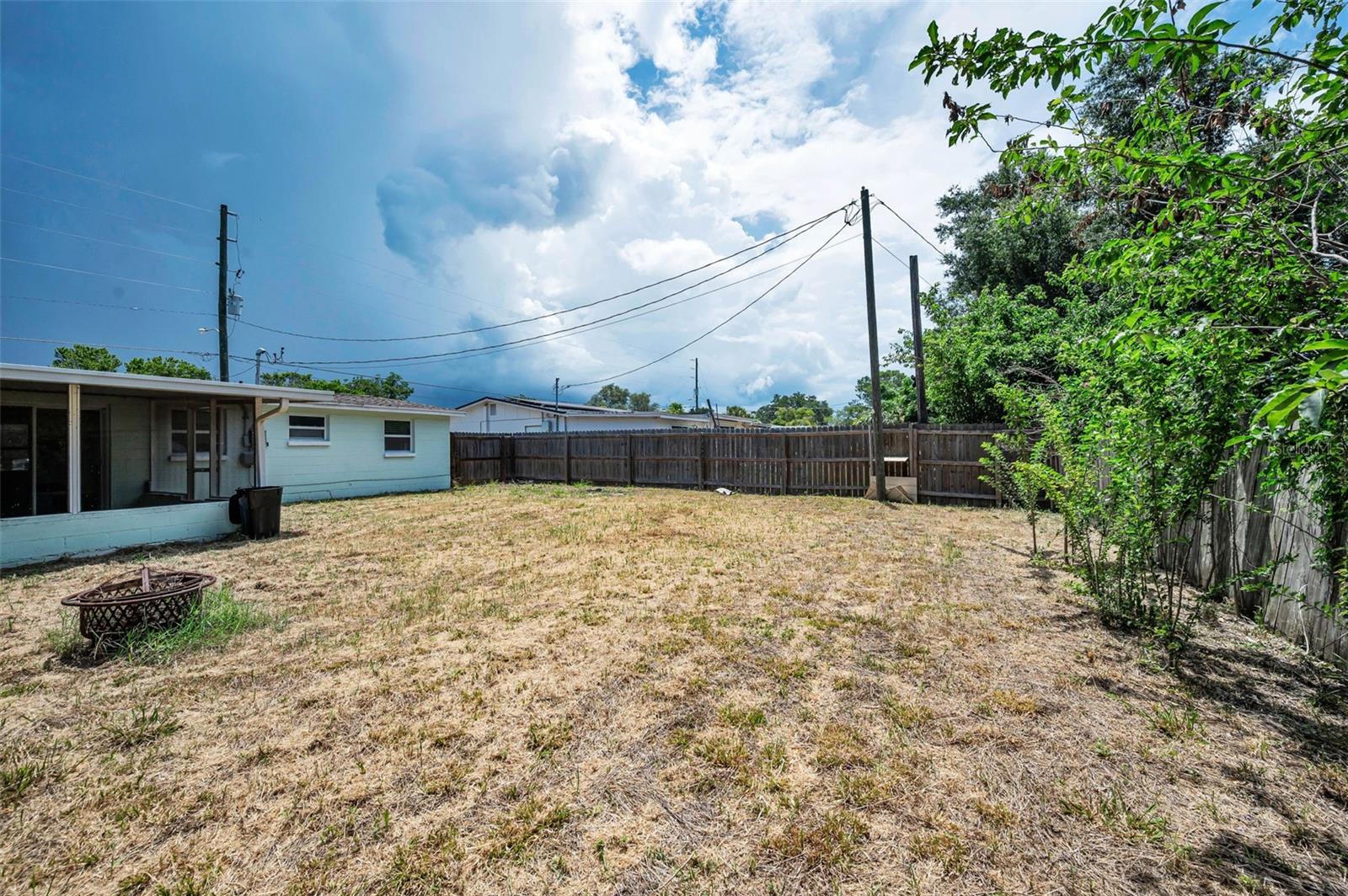 COUNTRY CLUB ESTATES - Residential Lease