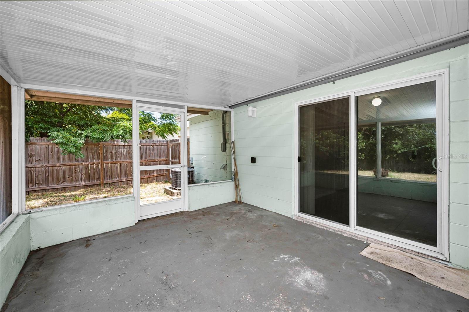 COUNTRY CLUB ESTATES - Residential Lease