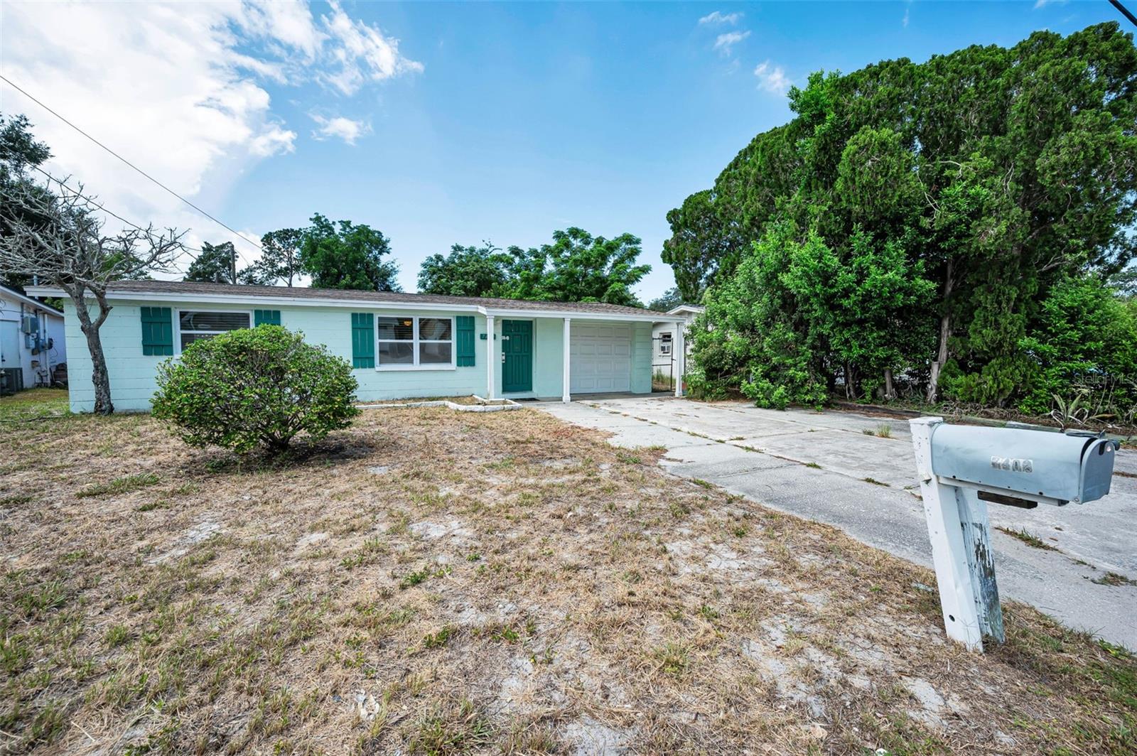 COUNTRY CLUB ESTATES - Residential Lease
