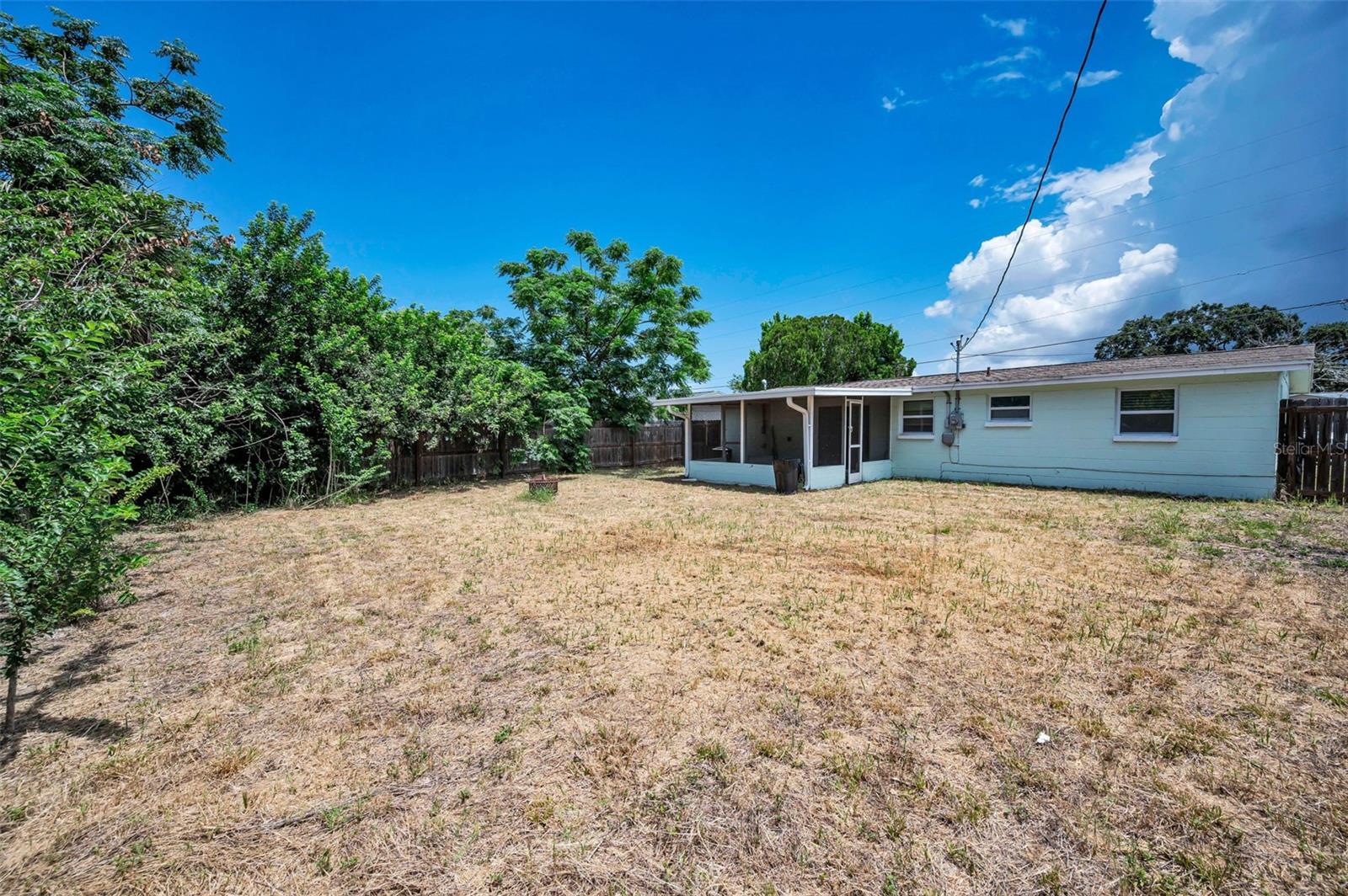 COUNTRY CLUB ESTATES - Residential Lease