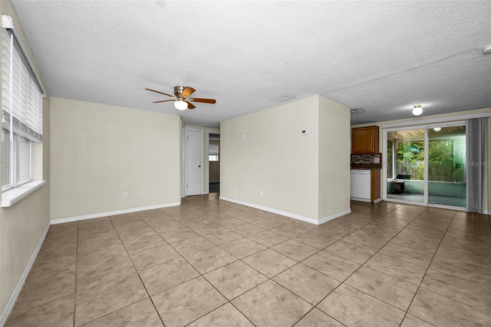 COUNTRY CLUB ESTATES - Residential Lease
