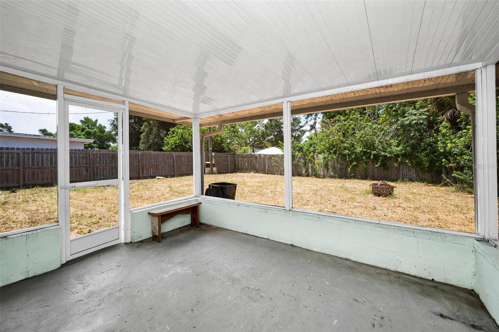 COUNTRY CLUB ESTATES - Residential Lease