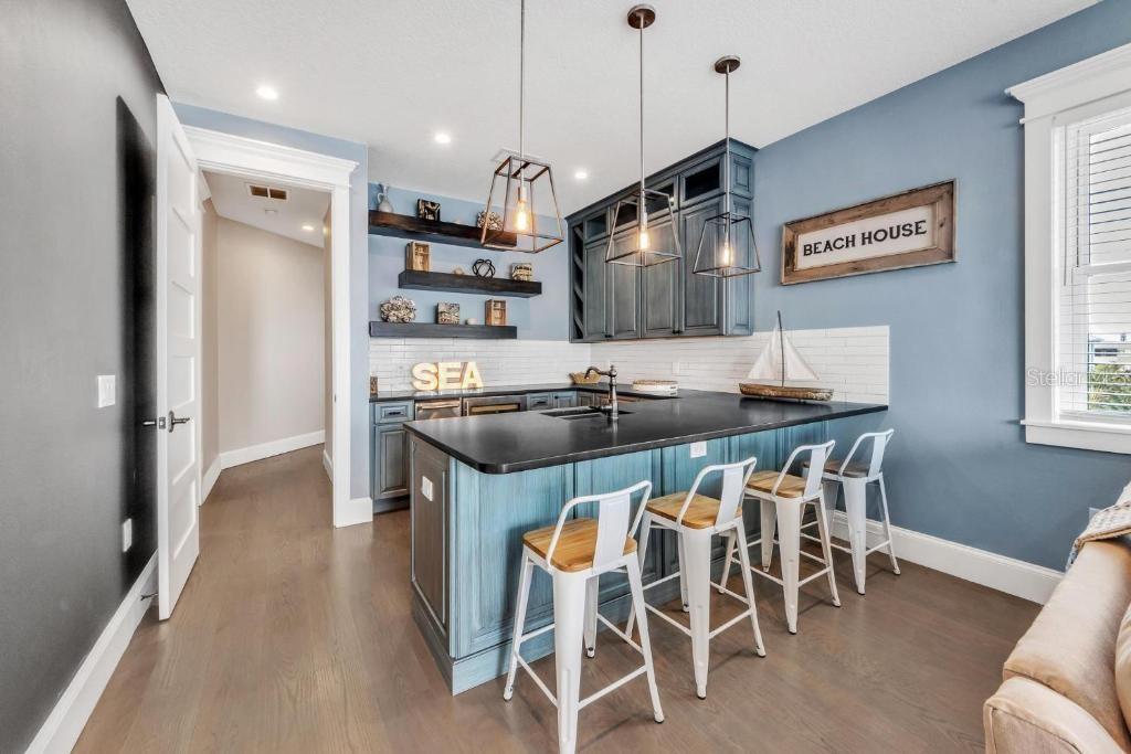 CORTEZ BEACH - Residential
