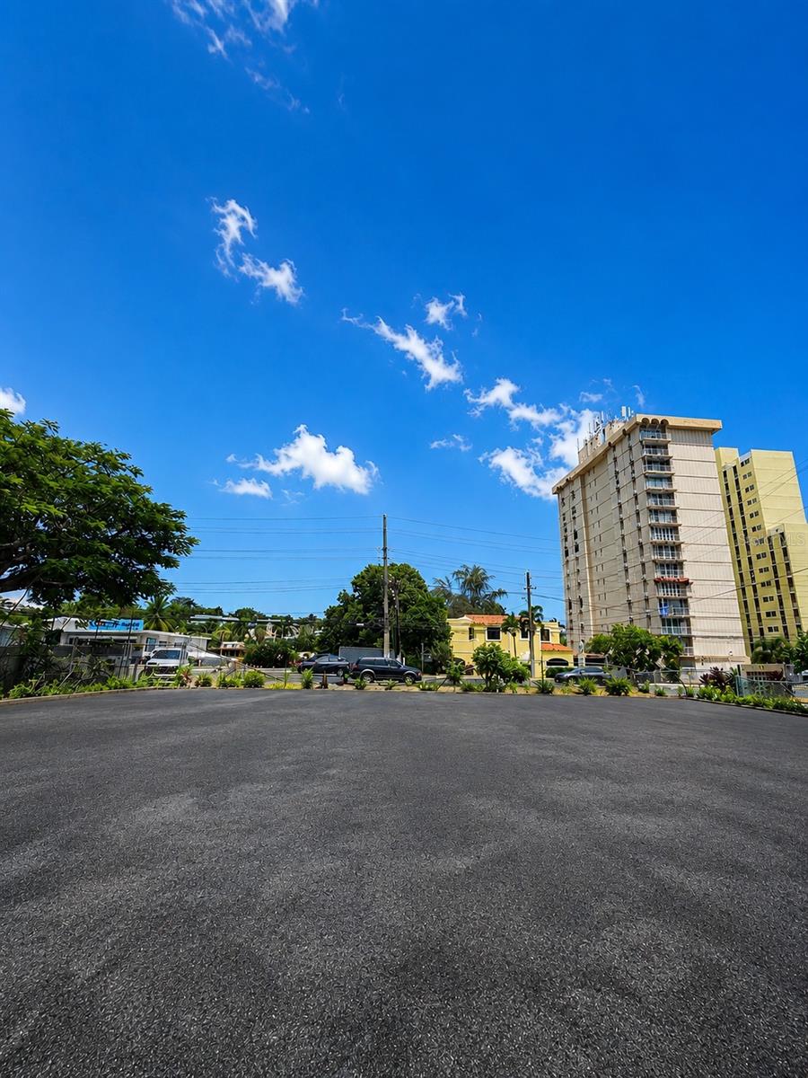 This 1,925-square-meter rectangular lot presents an exceptional opportunity for residential development in one of Guaynabo's most desirable and growing areas. Zoned R-U, the lot is situated in a residential area with high population density classified as urban, close to main centers of economic activity with access to infrastructure for sewage, water, electricity, and transportation, among others.
Its strategic location makes it ideal for the development of a residential tower, townhouse community, or office complex. Conveniently situated along Carr. #2, the property offers quick access to San Juan and surrounding municipalities, making it highly attractive to residents, businesses, and investors alike.
Just minutes from San Patricio Plaza, healthcare facilities, supermarkets, restaurants, and entertainment venues, this centrally located lot combines accessibility, convenience, and strong development potential in one of Puerto Rico's most sought-after markets.