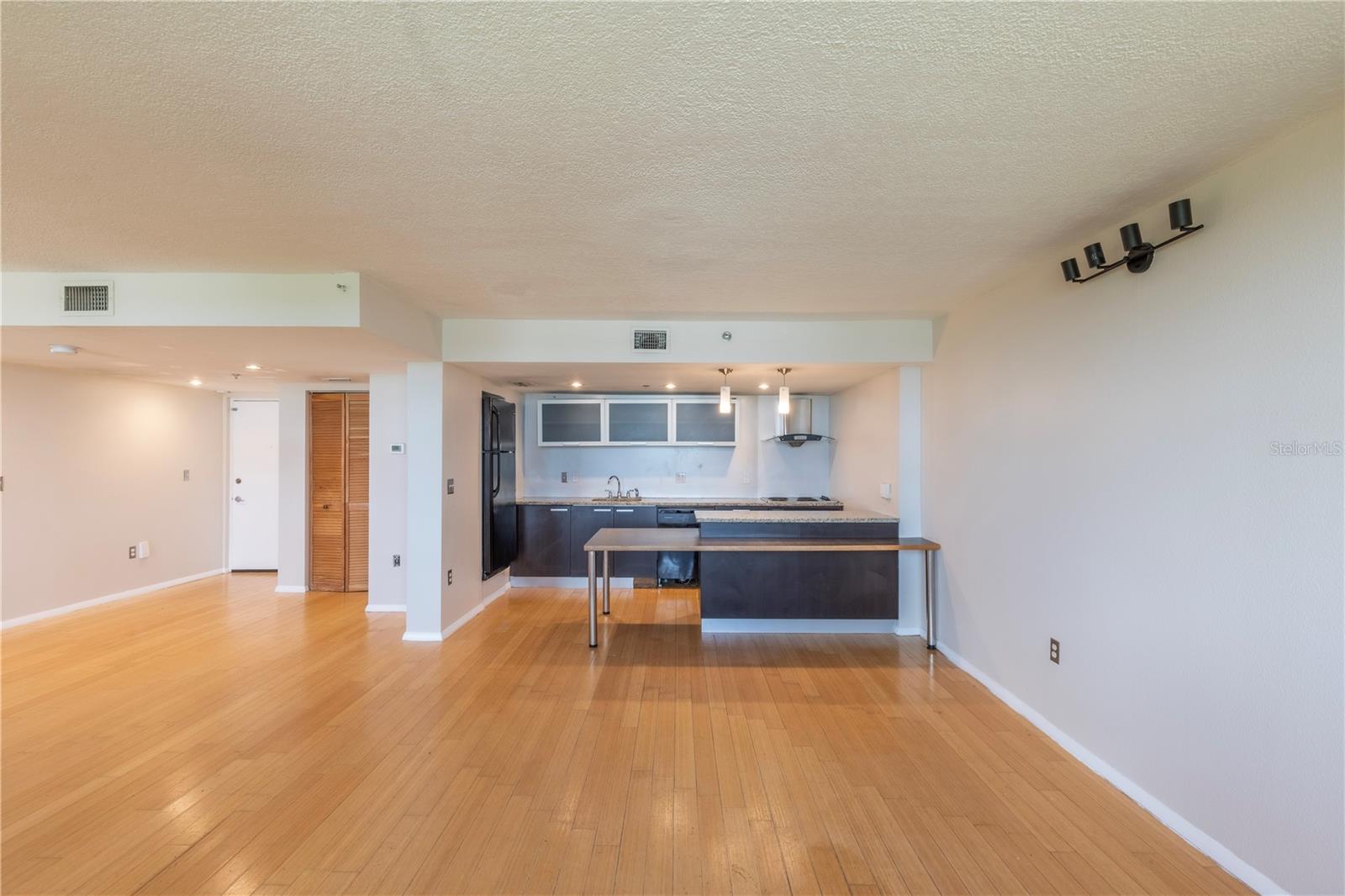 LAKESIDE CROSSING CONDO - Residential