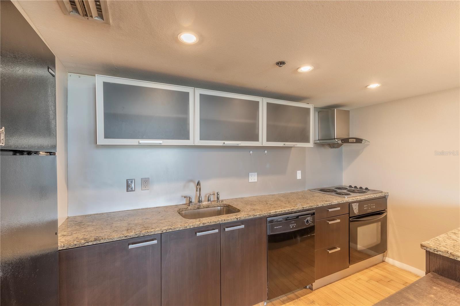 LAKESIDE CROSSING CONDO - Residential